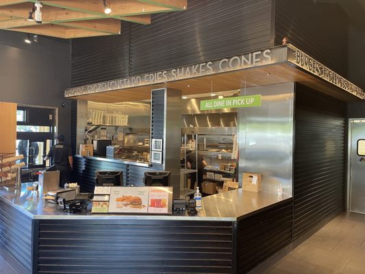 Shake Shack Stanford Shopping Center by null