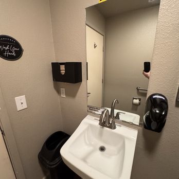 Tre Pizzeria - Bathroom - Pizza Near Me - Boerne, Texas Tre Pizzeria - Bathroom - Pizza Near Me - Boerne, Texas