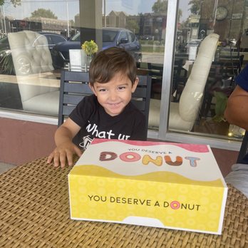 Mr D's Donuts - Outside - Donuts Near Me - Shawnee, Kansas