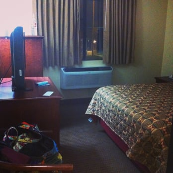 Budget Inn - Clean room. Comfy bed and pillows. Flat screen TV. Working AC Room 203 - Hotels Near Me - Flagstaff, Arizona