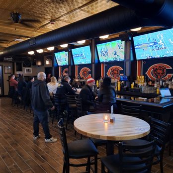 Clover Lincoln Park - Sports Bars Near Me - Chicago, Illinois
