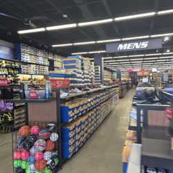 SKECHERS Warehouse Outlet - Inside