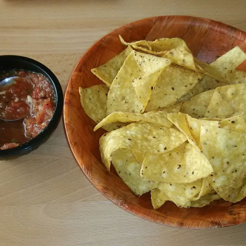 Al Chile Mexican Grill - Chips and salsa - Mexican Near Me - Darien, Illinois