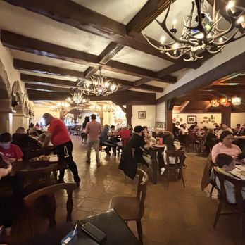 Au Chalet de la Marionnette - Dining space - Hot Dogs Near Me - Chessy, 77
