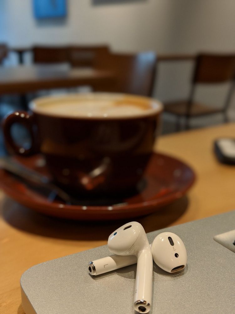 Zav Coffee Shop & Gallery Image