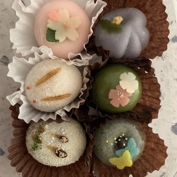 Chikara Mochi - Chrysanthemum (purple), Green tea (green), Cherry blossom (pink), Horsetail (white), Red bean? (Rabbit), Nadeshiko pink (grey) - Bakeries Near Me - Gardena, California