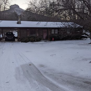 Pilot Knob Inn - The cabin across from the office - Bed & Breakfast Near Me - Pinnacle, North Carolina