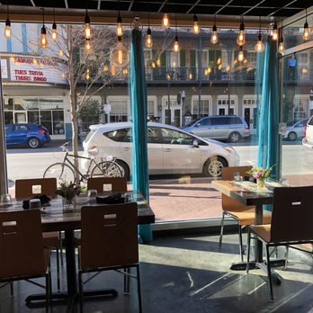 Common Restaurant  - Front table - Cocktail Bars Near Me - Savannah, Georgia