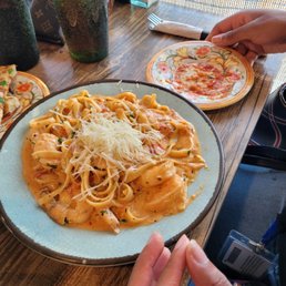 Shrimp Fettuccine in Rose' sauce Shrimp Fettuccine in Rose' sauce