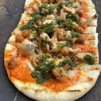 Solterra Winery & Kitchen - Chicken Flatbread - Wine Bars Near Me - Encinitas, California