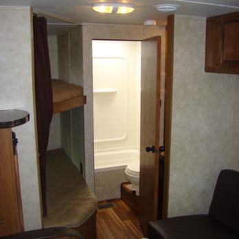 Campers 4 Rent - Bunk beds and restroom - RV Rental Near Me - Rockwall, Texas