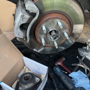 Badger Mobile Repair - Replacing a wheel hub - Auto Repair Near Me - Jacksonville, Florida Badger Mobile Repair - Replacing a wheel hub - Auto Repair Near Me - Jacksonville, Florida