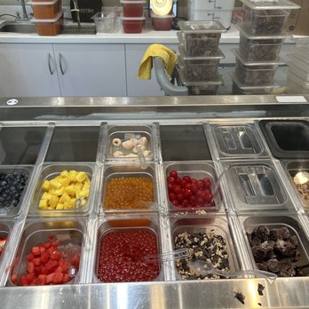 Yogurtland - Cookie dough and cheesecake bites and other great toppings were empty! - Ice Cream & Frozen Yogurt Near Me - Lakewood, California Yogurtland - Cookie dough and cheesecake bites and other great toppings were empty! - Ice Cream & Frozen Yogurt Near Me - Lakewood, California