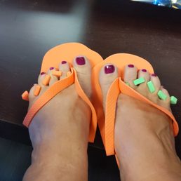 Pretty toes! Pretty toes!
