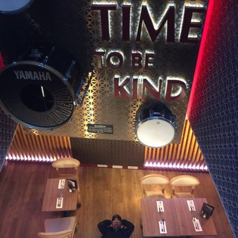 Hard Rock Cafe - Cocktail Bars Near Me - Porto, 13
