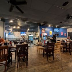 Brandani's Burgers, Tacos & Brews - Dining area