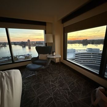 Hilton Norfolk The Main - Hotels Near Me - Norfolk, Virginia Hilton Norfolk The Main - Hotels Near Me - Norfolk, Virginia
