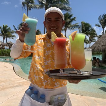 Secrets Akumal Riviera Maya - Best pool drinks! And service - Hotels Near Me - Tulum, ROO
