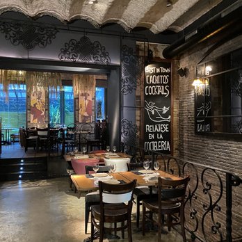 Cachitos - Interior - Tapas Bars Near Me - Barcelona, B Cachitos - Interior - Tapas Bars Near Me - Barcelona, B