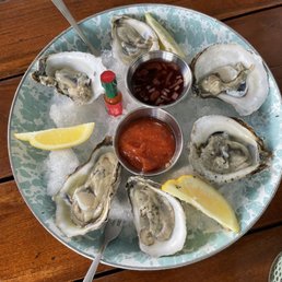 Raw oysters Raw oysters