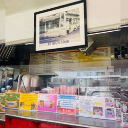 Pink's Hot Dogs - Wait area