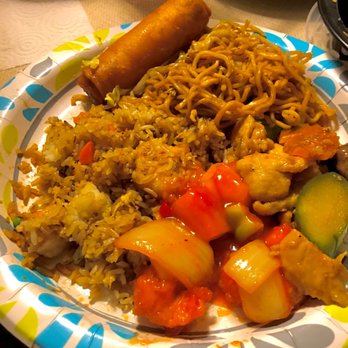 Canton Bistro - One of my 5 plates. I ate one meal at the outside dining area and I ate 5 more plates in my hotel room. - Chinese Near Me - La Quinta, California