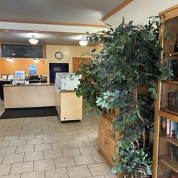 Main Street Grill - Counter and entrance