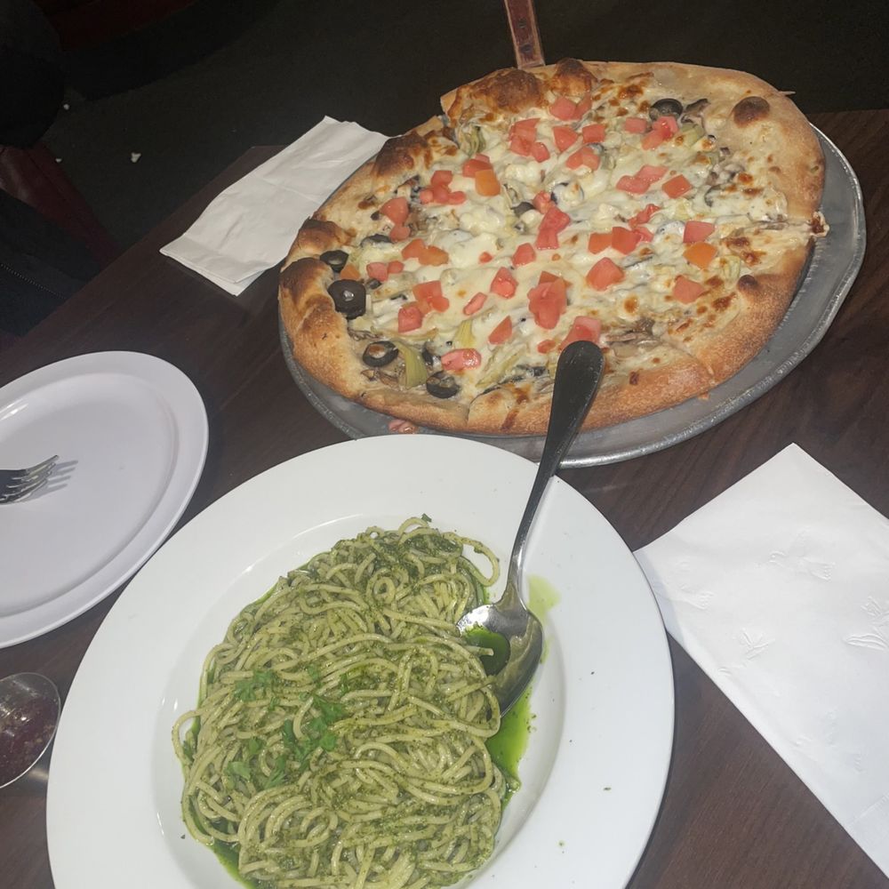 Pesto Pasta & Vegetarian Pizza Pesto Pasta & Vegetarian Pizza