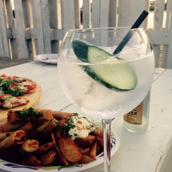 Bocadero - Henrik with tonic water - Fish & Chips Near Me - Antwerp, VAN