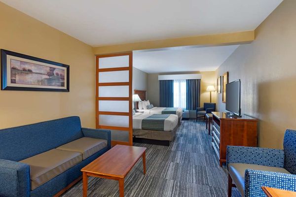 Best Western Plus University Park Inn & Suites by null