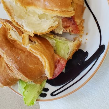 Café Chat l'Heureux - Vegetarian Near Me - Montreal, Quebec Café Chat l'Heureux - Vegetarian Near Me - Montreal, Quebec