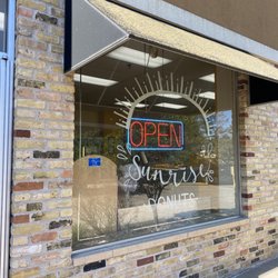 Sunrise Doughnuts - Cute Exterior