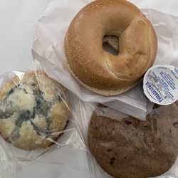 Holoholo Cafe And Market - Blueberry scone (gross) bagel and chocolate chip cookie was good