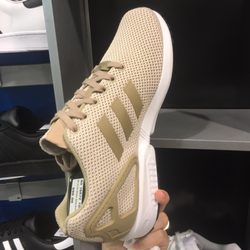 Champs 14511 - Various newer shoes here. They don't carry a lot but they always carry the hot stuff.