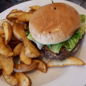 L'IL Roadie Grill - Delux burger with wedges. - Pizza Near Me - Gold River, British Columbia