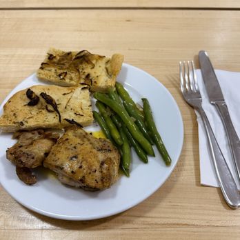 Sur La Table - Pan-seared chicken, green beans and flatbread - Kitchen Supplies Near Me - Natick, Massachusetts