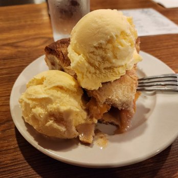 Pie 'n Burger - Peach pie a la mode - Burgers Near Me - Pasadena, California Pie 'n Burger - Peach pie a la mode - Burgers Near Me - Pasadena, California