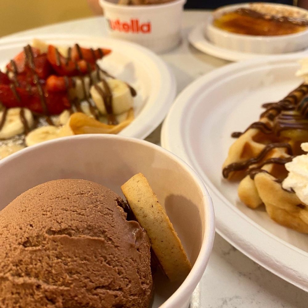 Nutella Cafe - nutella gelato, crepe with strawberry/banana, belgian waffle, nutella creme brûlée - Desserts Near Me - Chicago, Illinois Nutella Cafe - nutella gelato, crepe with strawberry/banana, belgian waffle, nutella creme brûlée - Desserts Near Me - Chicago, Illinois