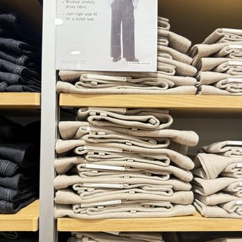 Uniqlo - Men's Clothing Near Me - Chicago, Illinois