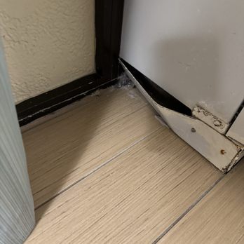 DoubleTree by Hilton - Damaged AC unit that was extremely loud - Hotels Near Me - Orlando, Florida