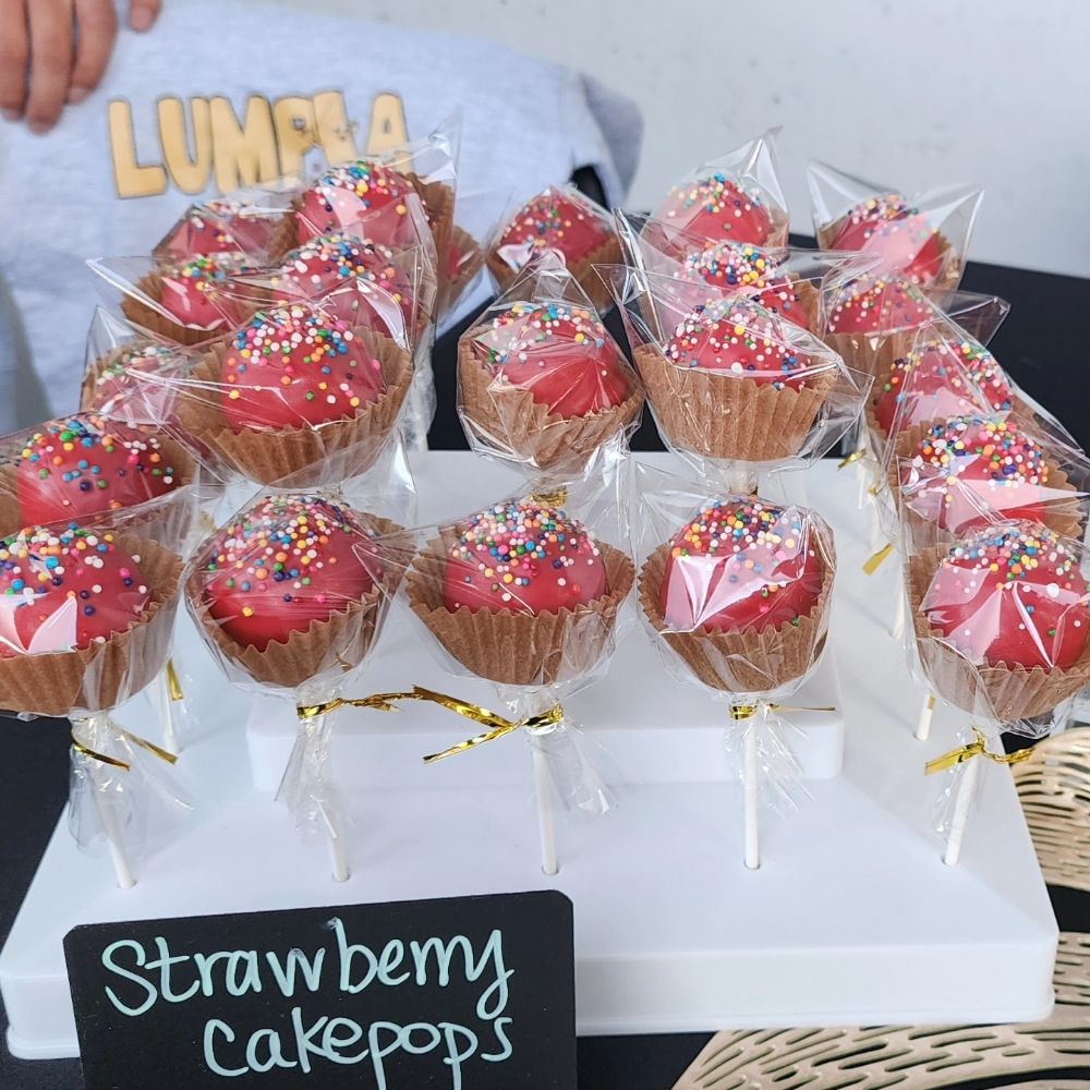 Yum E Treats Logo