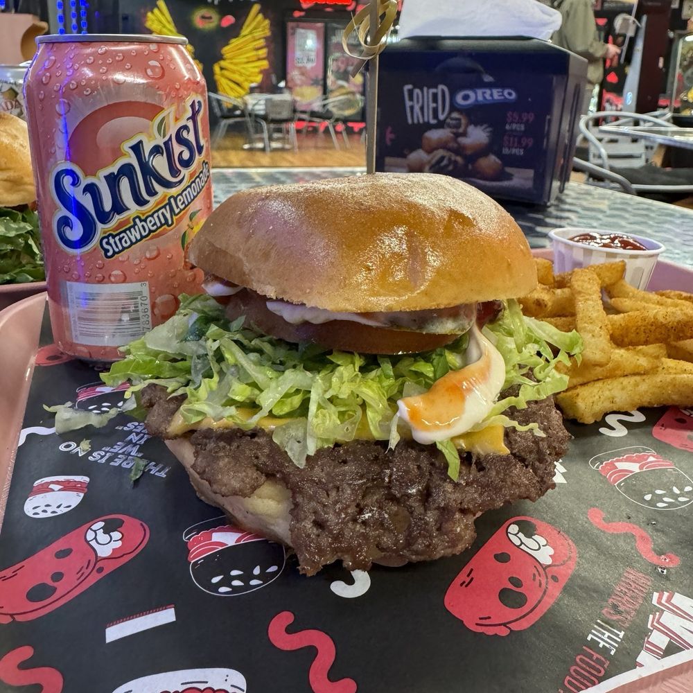 Classic CheeseBurger Combo Classic CheeseBurger Combo