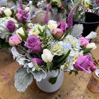 Stadium Flowers - Pretty flowers - Florists Near Me - Everett, Washington Stadium Flowers - Pretty flowers - Florists Near Me - Everett, Washington