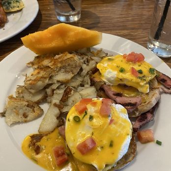 Metro Cafe - Eggs Benedict - New American Near Me - Culver City, California Metro Cafe - Eggs Benedict - New American Near Me - Culver City, California