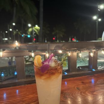Lulu's Waikiki - Burgers Near Me - Honolulu, Hawaii