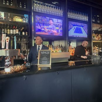 Morton's Grille - Bar and staff - Cocktail Bars Near Me - The Woodlands, Texas Morton's Grille - Bar and staff - Cocktail Bars Near Me - The Woodlands, Texas