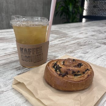 Kaffee Bohnen - Spinach cheese danish and green tea pomegranate lemonade - Coffee & Tea Near Me - Los Angeles, California