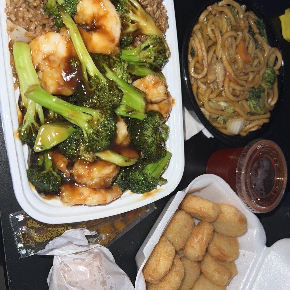 Great Taste - Shrimp & Broccoli with fried rice, Vegetable Lo Mein, Fried Scallops and a free egg roll - Chinese Near Me - Baton Rouge, Louisiana