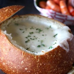Star Crab - Clam chowder bread bowl