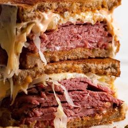 Kinni Cafè - River Falls - Reuben